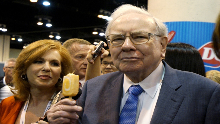 Buffett warns of dollar debasement; Berkshire long on Japan stocks, Yen