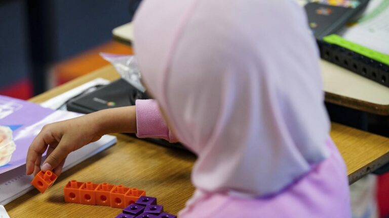 Judge orders U.S. refugee office to reconsider some children’s cases