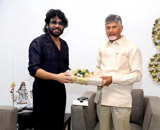 Photo Moment: Nagarjuna invites AP CM Nara Chandrababu Naidu to Akhil-Zainab’s wedding