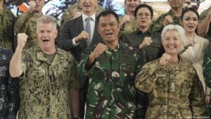 Indonesia and US begin joint annual military drills – DW – 08