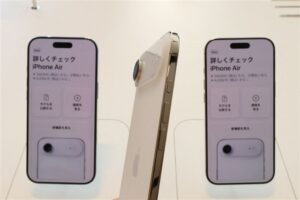 Apple CEO visits Japan amid critical challenges in the market