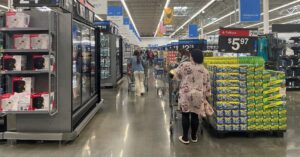 US retail sales increase strongly; softening labor market a headwind