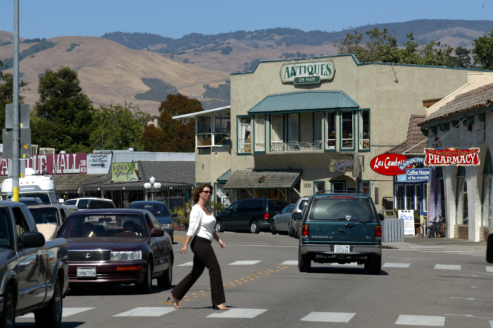 Calif. town where '90s cult classic was shot is infested with fans
